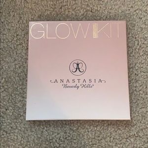 Anastasia that glow glo kit